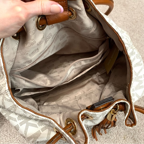 Michael Kors Signature Ring Tote East West Vanilla / Brown Leather Shoulder Bag - Picture 6 of 15